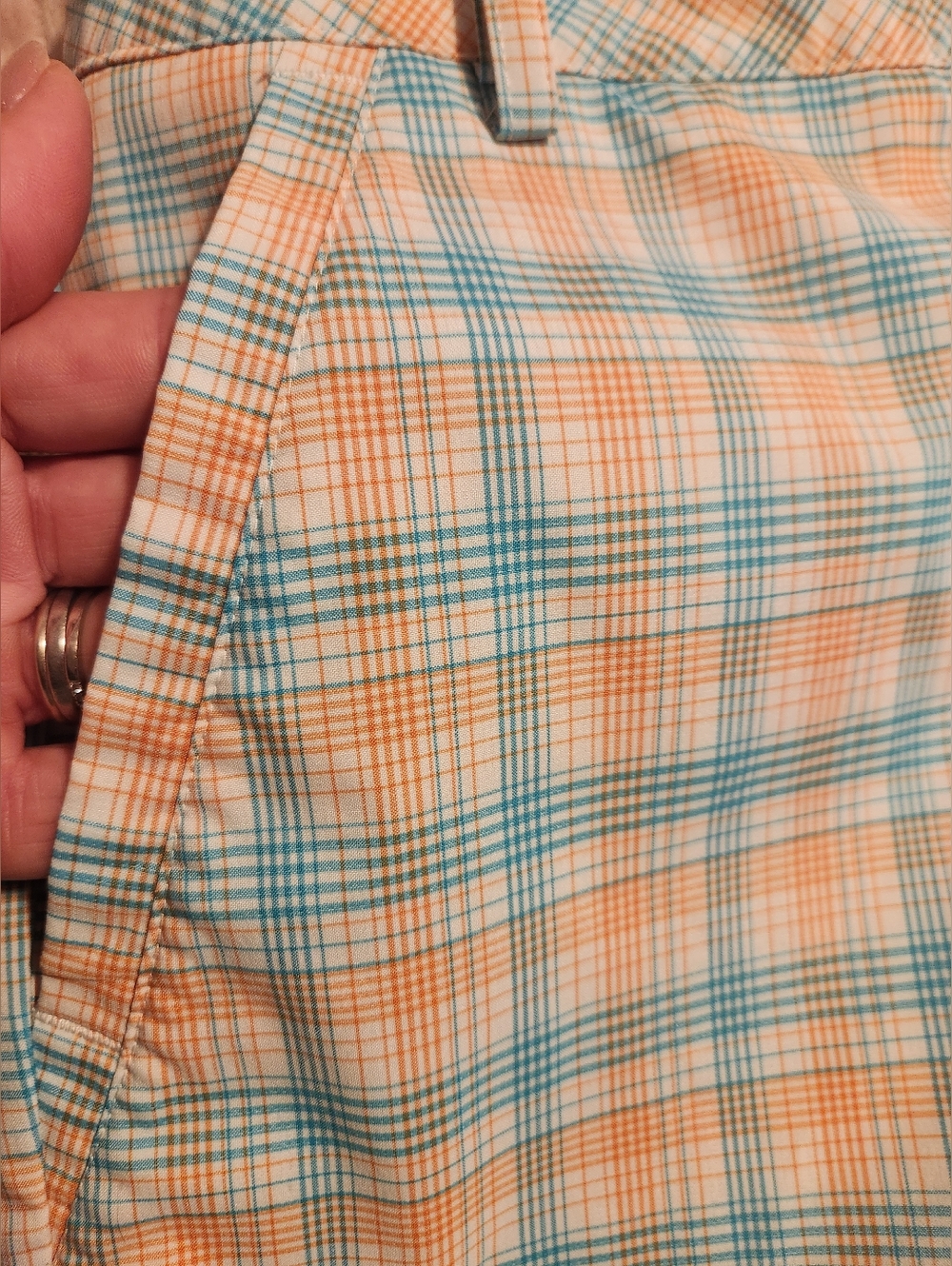 Like New Puma Peach and Teal Plaid Women's Dry Fit Golf Shorts Size 10 - Picture 3 of 11